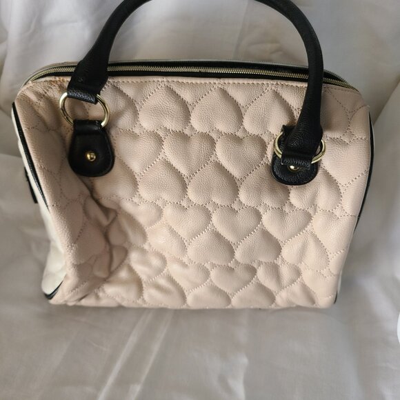 Betsy Johnson Quilted Heart Design Weekender Clutch Purse - Picture 7 of 12